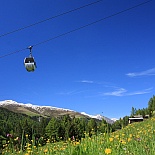 Rinerhornbahn, im Hintergrund das Davoser Bergpanorama